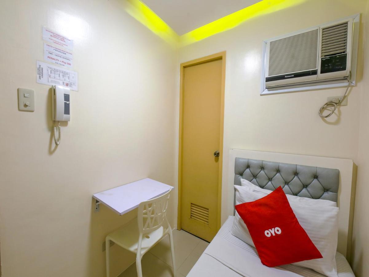 Oyo 783 Freemont Place Paranaque City Exterior foto