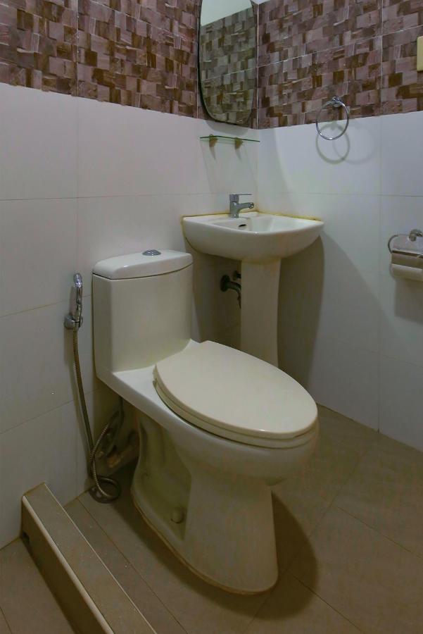 Oyo 783 Freemont Place Paranaque City Exterior foto