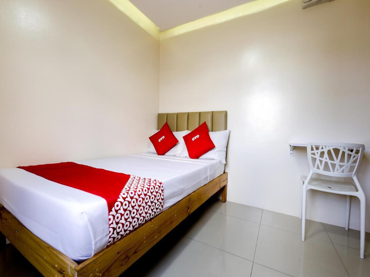 Oyo 783 Freemont Place Paranaque City Exterior foto