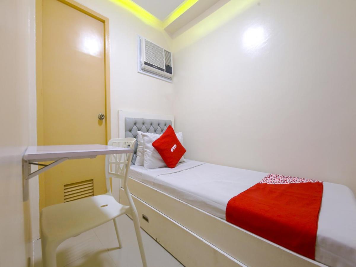 Oyo 783 Freemont Place Paranaque City Exterior foto